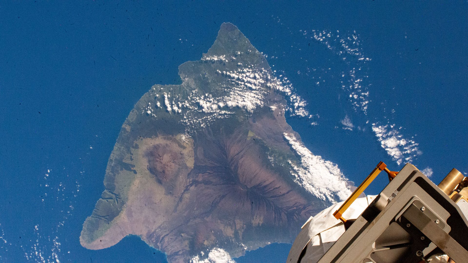 The island of Hawaiʻi, home of Mauna Loa, seen from the International Space Station
