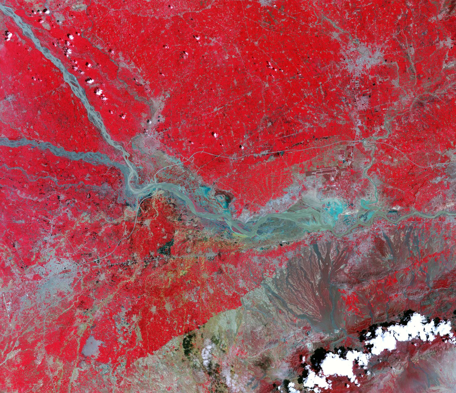 False-color satellite image of the swollen Kabul River flooding the city of Kheshgi in northwest Pakistan